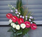 Aranjament floral in vas Anthurium, Lisianthus ,Trandafiri