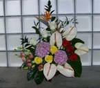 Aranjament in vas Hortensia, Strelitzia, Anthurium, Trandafiri