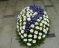 imagine 3 coroana crizanteme albe, iris mov 150