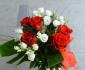 imagine 2 buchet trandafiri rosii, lisianthus alb 226