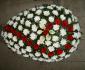 imagine 1 coroana cale albe, trandafiri rosii, crizanteme albe 281